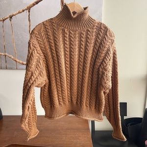 H&M sweater. Size XS. Very good condition.